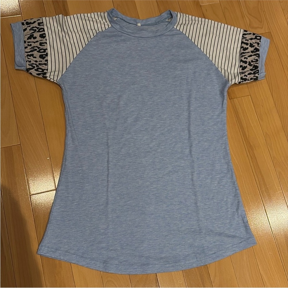 2 NWT/1 EUC Short Sleeve Solid/Striped Tees (Light Blue & Burgundy) - size S&M - Picture 10 of 16